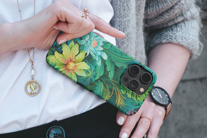 Secret Garden -   iPhone 14 Pro - Phonecase By Lollobello